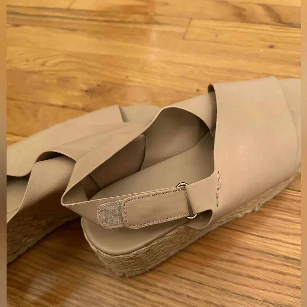 Vince Beige Espadrille Sandals Size 9M